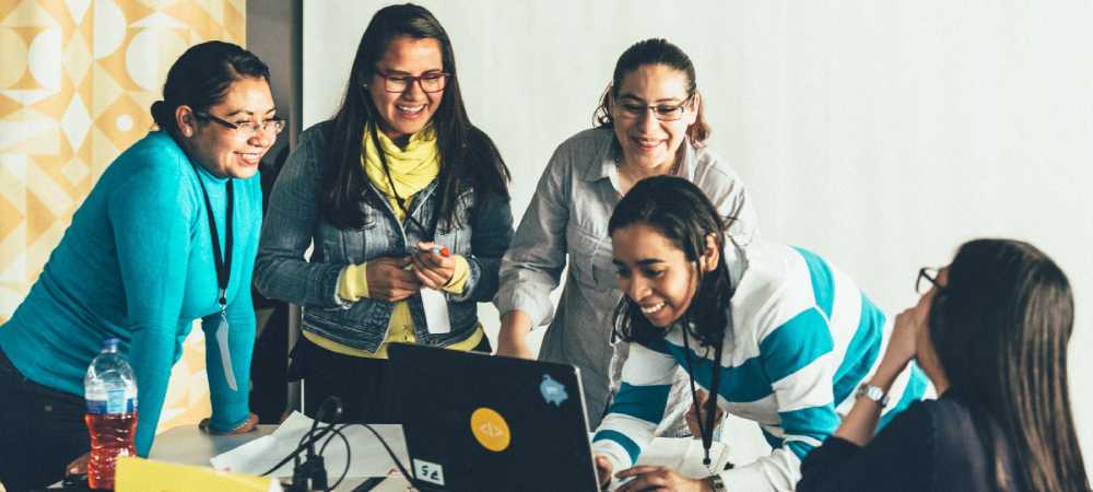 IBM y Laboratoria se unen para capacitar a mujeres en tecnología